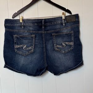 Silver Elyse Jean Shorts! Size 18